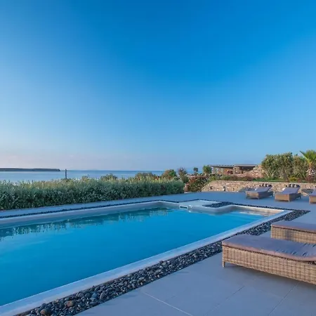 Villa Paros Sleeps 13 Pool Air Con Wifi